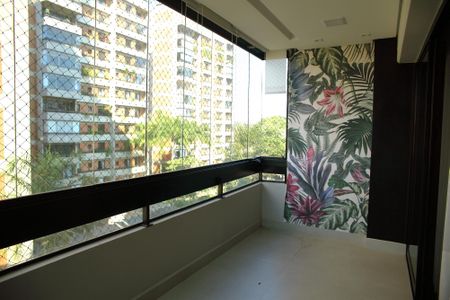 Apartamento à venda com 280m², 3 quartos e 4 vagasVaranda da Sala