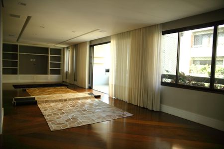 Apartamento à venda com 280m², 3 quartos e 4 vagasSala