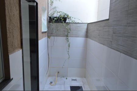 Casa de condomínio à venda com 180m², 3 quartos e 1 vagaÁrea de Serviço