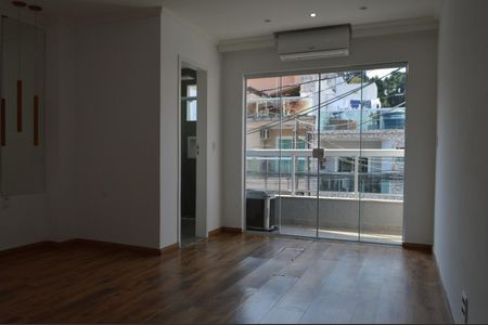 Casa de condomínio à venda com 180m², 3 quartos e 1 vagaSuíte 2