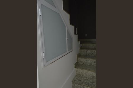 Casa de condomínio à venda com 180m², 3 quartos e 1 vagaArmario da Escada