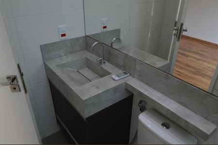 Casa de condomínio à venda com 180m², 3 quartos e 1 vagaBanheiro da Suíte 2