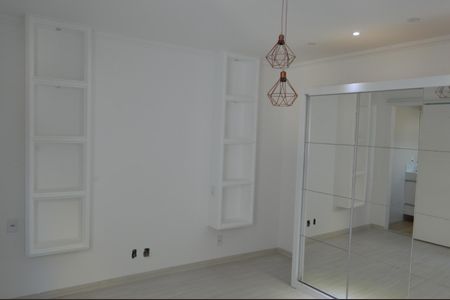 Casa de condomínio à venda com 180m², 3 quartos e 1 vagaSuíte 1