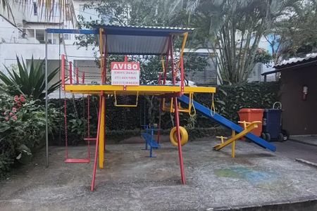 Casa de condomínio à venda com 180m², 3 quartos e 1 vagaÁrea comum - Playground