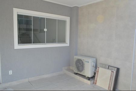 Casa de condomínio à venda com 180m², 3 quartos e 1 vagaGaragem