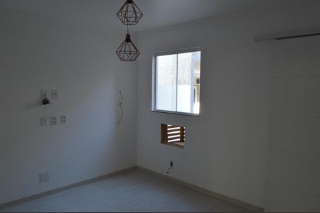 Casa de condomínio à venda com 180m², 3 quartos e 1 vagaSuíte 1