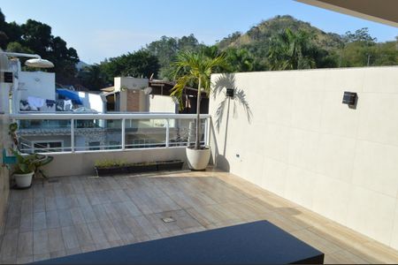 Casa de condomínio à venda com 180m², 3 quartos e 1 vagaTerraço