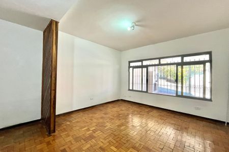 Casa à venda com 140m², 4 quartos e 2 vagas Casa à venda com 140m², 4 quartos e 2 vagasSala