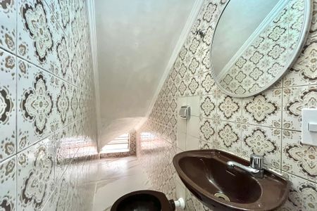 Casa à venda com 140m², 4 quartos e 2 vagas Casa à venda com 140m², 4 quartos e 2 vagasLavabo