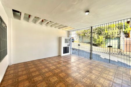 Casa à venda com 140m², 4 quartos e 2 vagas Casa à venda com 140m², 4 quartos e 2 vagasGaragem
