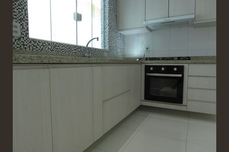 Casa à venda com 90m², 2 quartos e 2 vagasCozinha