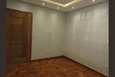 Casa à venda com 90m², 2 quartos e 2 vagasSala