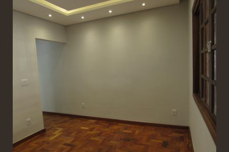 Casa à venda com 90m², 2 quartos e 2 vagasSala