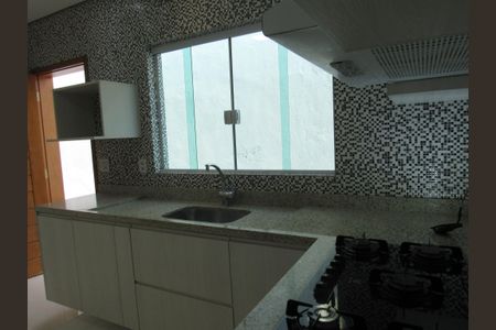 Casa à venda com 90m², 2 quartos e 2 vagasCozinha