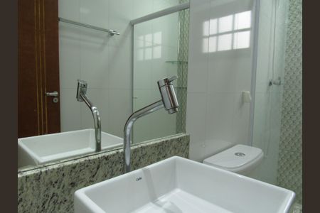 Casa à venda com 90m², 2 quartos e 2 vagasBanheiro Social