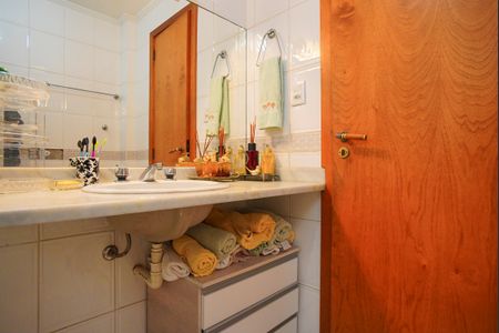 Apartamento à venda com 219m², 4 quartos e 2 vagasBanheiro da Suíte 1