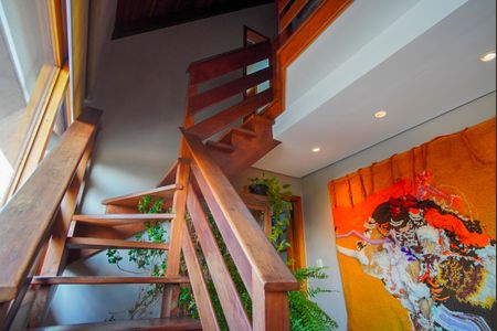 Apartamento à venda com 219m², 4 quartos e 2 vagasEscada - Segundo Andar