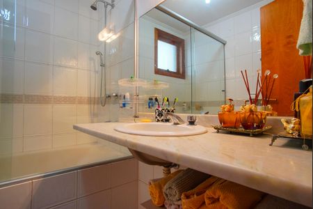 Apartamento à venda com 219m², 4 quartos e 2 vagasBanheiro da Suíte 1