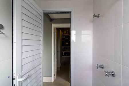 Apartamento à venda com 213m², 4 quartos e 4 vagasBanheiro de Serviço