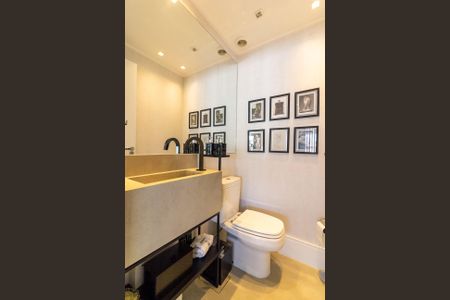 Apartamento à venda com 213m², 4 quartos e 4 vagasLavabo da Sala de Jantar