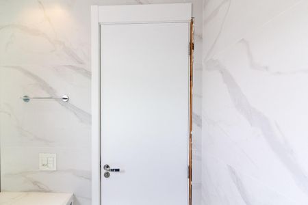 Apartamento à venda com 213m², 4 quartos e 4 vagasBanheiro da Suíte 2