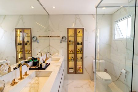 Apartamento à venda com 213m², 4 quartos e 4 vagasBanheiro da Suíte 1