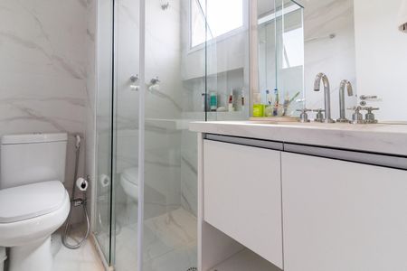 Apartamento à venda com 213m², 4 quartos e 4 vagasBanheiro da Suíte 2