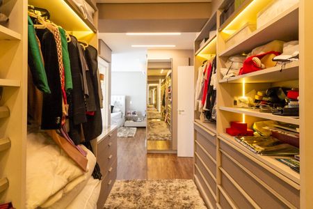 Apartamento à venda com 213m², 4 quartos e 4 vagasCloset da suíte