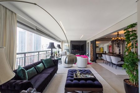 Apartamento à venda com 213m², 4 quartos e 4 vagasSala de Estar
