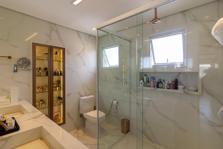 Apartamento à venda com 213m², 4 quartos e 4 vagasBanheiro da Suíte 1