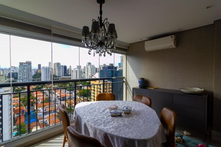 Apartamento à venda com 213m², 4 quartos e 4 vagasCopa