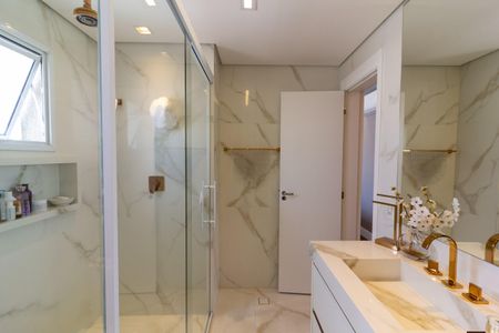 Apartamento à venda com 213m², 4 quartos e 4 vagasBanheiro da Suíte 1