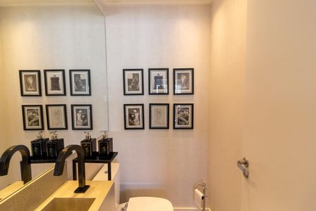 Apartamento à venda com 213m², 4 quartos e 4 vagasLavabo da Sala de Jantar