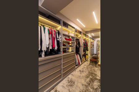 Apartamento à venda com 213m², 4 quartos e 4 vagasCloset da suíte