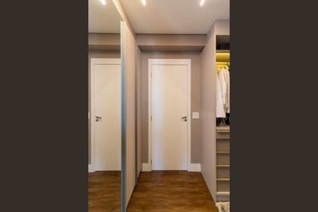 Apartamento à venda com 213m², 4 quartos e 4 vagasBanheiro da Suíte 1