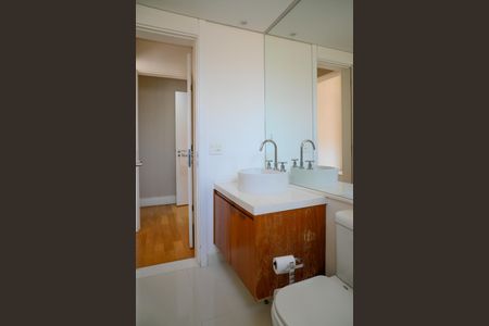 Apartamento à venda com 280m², 3 quartos e 4 vagasBanheiro Quarto 1 - Suite