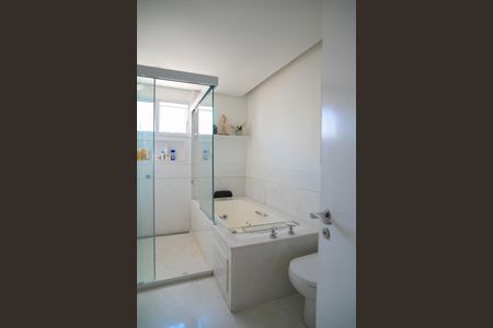 Apartamento à venda com 280m², 3 quartos e 4 vagasBanheiro Quarto 3 - Suite