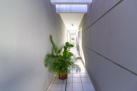 Casa à venda com 122m², 3 quartos e 2 vagasCorredor - Acesso a Garagem