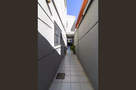 Casa à venda com 122m², 3 quartos e 2 vagasCorredor - Acesso a Garagem