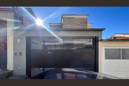 Casa à venda com 122m², 3 quartos e 2 vagasFachada