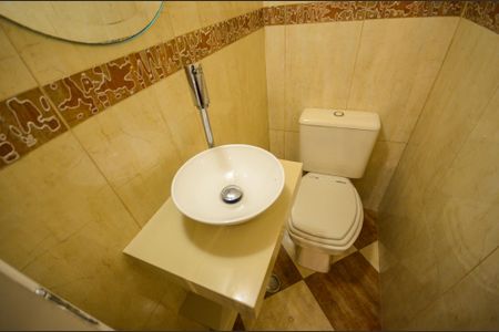 Casa de condomínio à venda com 89m², 2 quartos e 2 vagasLavabo