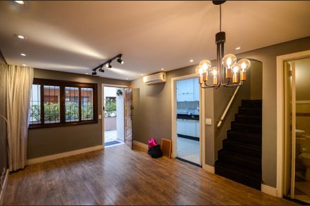 Sala de casa de condomínio à venda com 2 quartos, 89m² em Jardim Peri, São Paulo