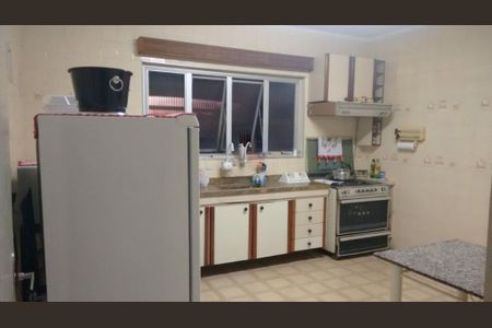 Casa à venda com 195m², 3 quartos e 2 vagas Casa à venda com 195m², 3 quartos e 2 vagasCozinha