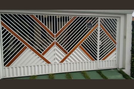 Casa à venda com 195m², 3 quartos e 2 vagas Casa à venda com 195m², 3 quartos e 2 vagasFrente