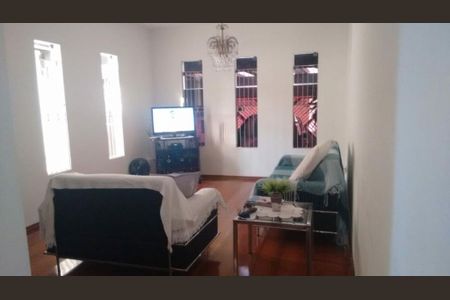 Casa à venda com 195m², 3 quartos e 2 vagas Casa à venda com 195m², 3 quartos e 2 vagasSala
