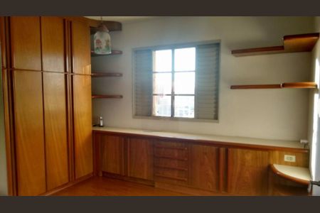 Casa à venda com 195m², 3 quartos e 2 vagas Casa à venda com 195m², 3 quartos e 2 vagasQuarto