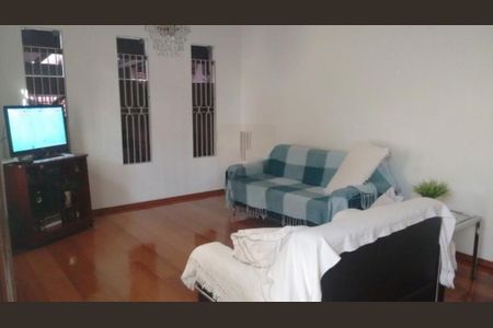 Casa à venda com 195m², 3 quartos e 2 vagas Casa à venda com 195m², 3 quartos e 2 vagasSala