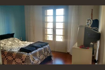 Casa à venda com 195m², 3 quartos e 2 vagas Casa à venda com 195m², 3 quartos e 2 vagasQuarto