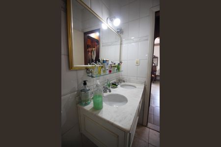 Casa à venda com 390m², 4 quartos e 4 vagasBanheiro da Suíte 3