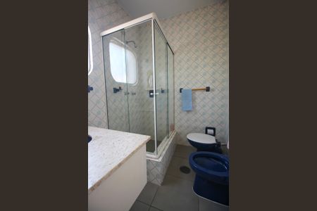 Casa à venda com 390m², 4 quartos e 4 vagasBanheiro da Suíte 2